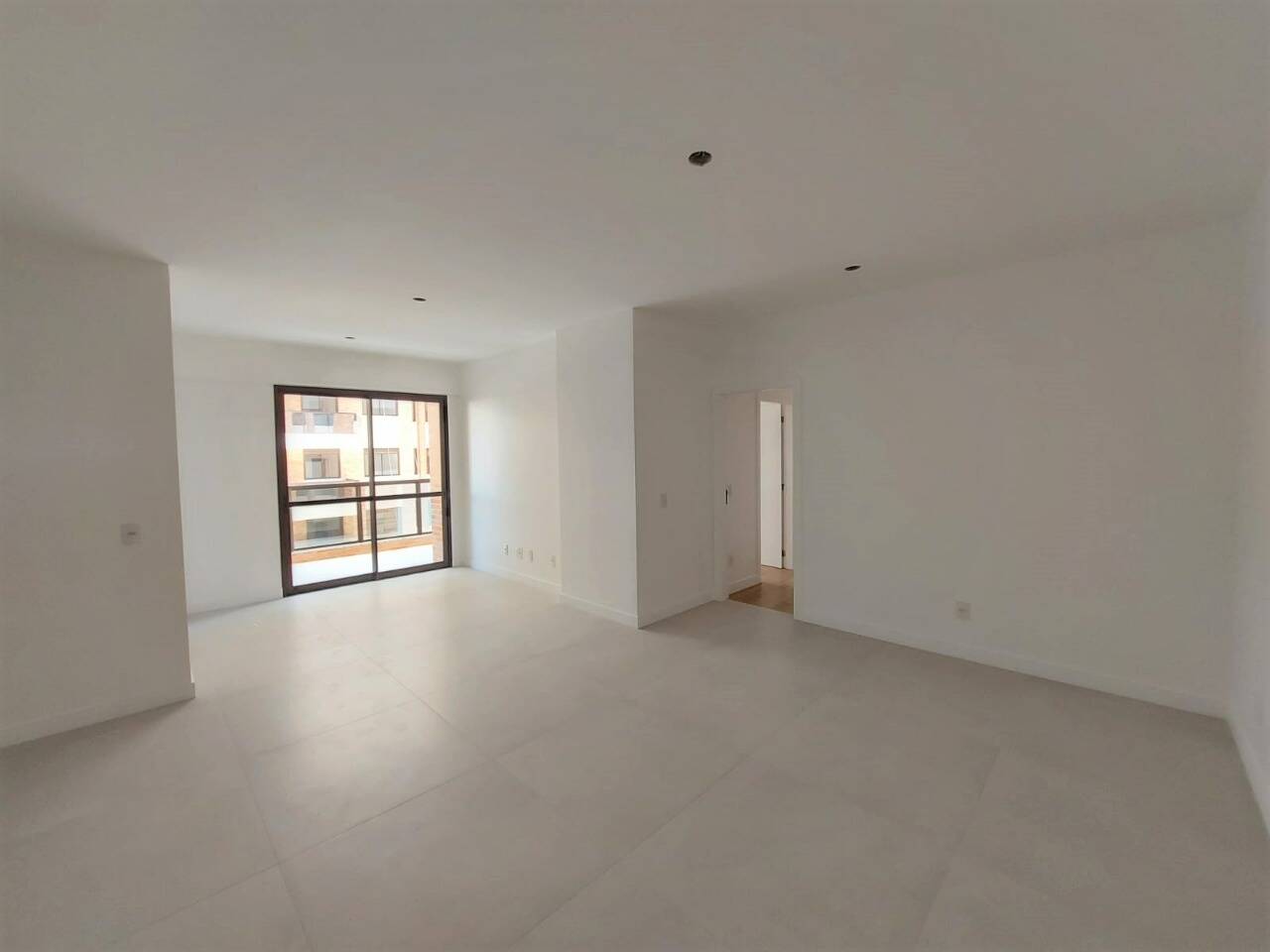 Apartamento à venda com 3 quartos, 108m² - Foto 3