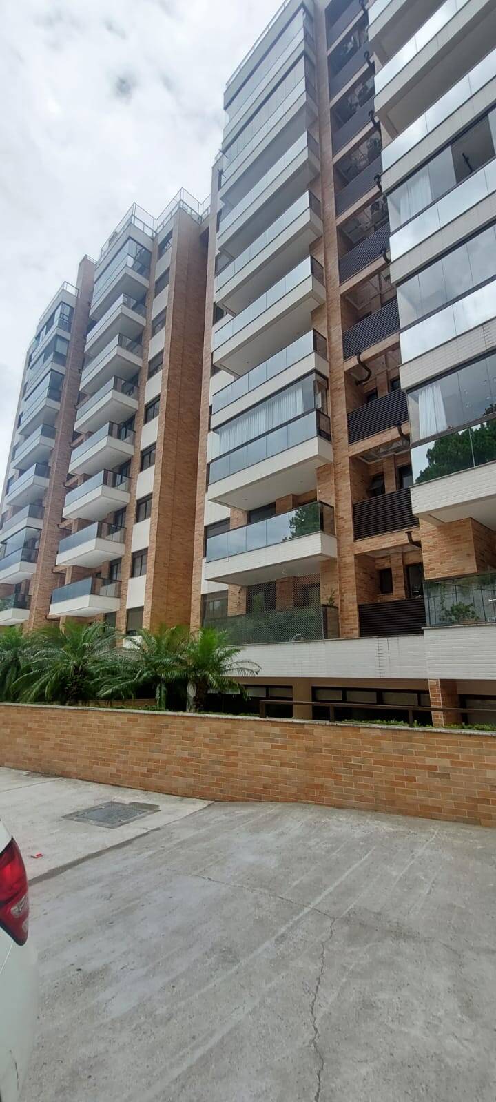 Apartamento à venda com 3 quartos, 108m² - Foto 2