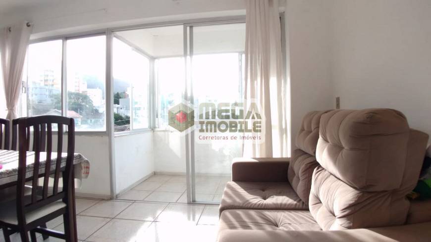 Apartamento à venda com 3 quartos, 74m² - Foto 2