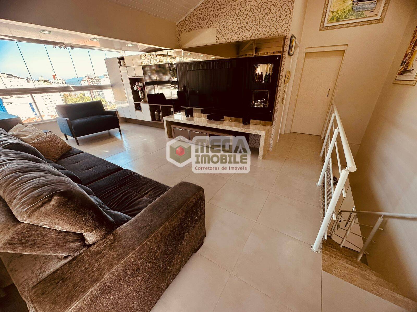 Apartamento à venda com 3 quartos, 162m² - Foto 2