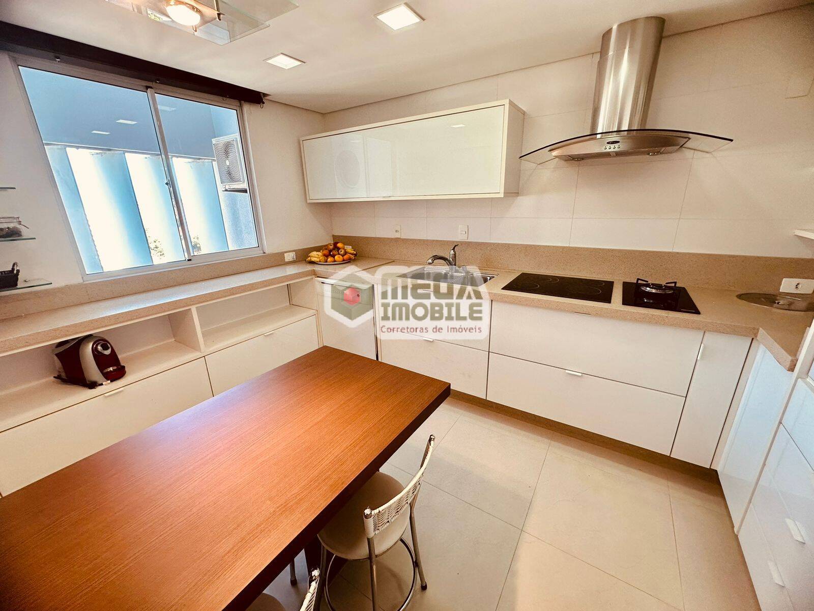 Apartamento à venda com 3 quartos, 162m² - Foto 1