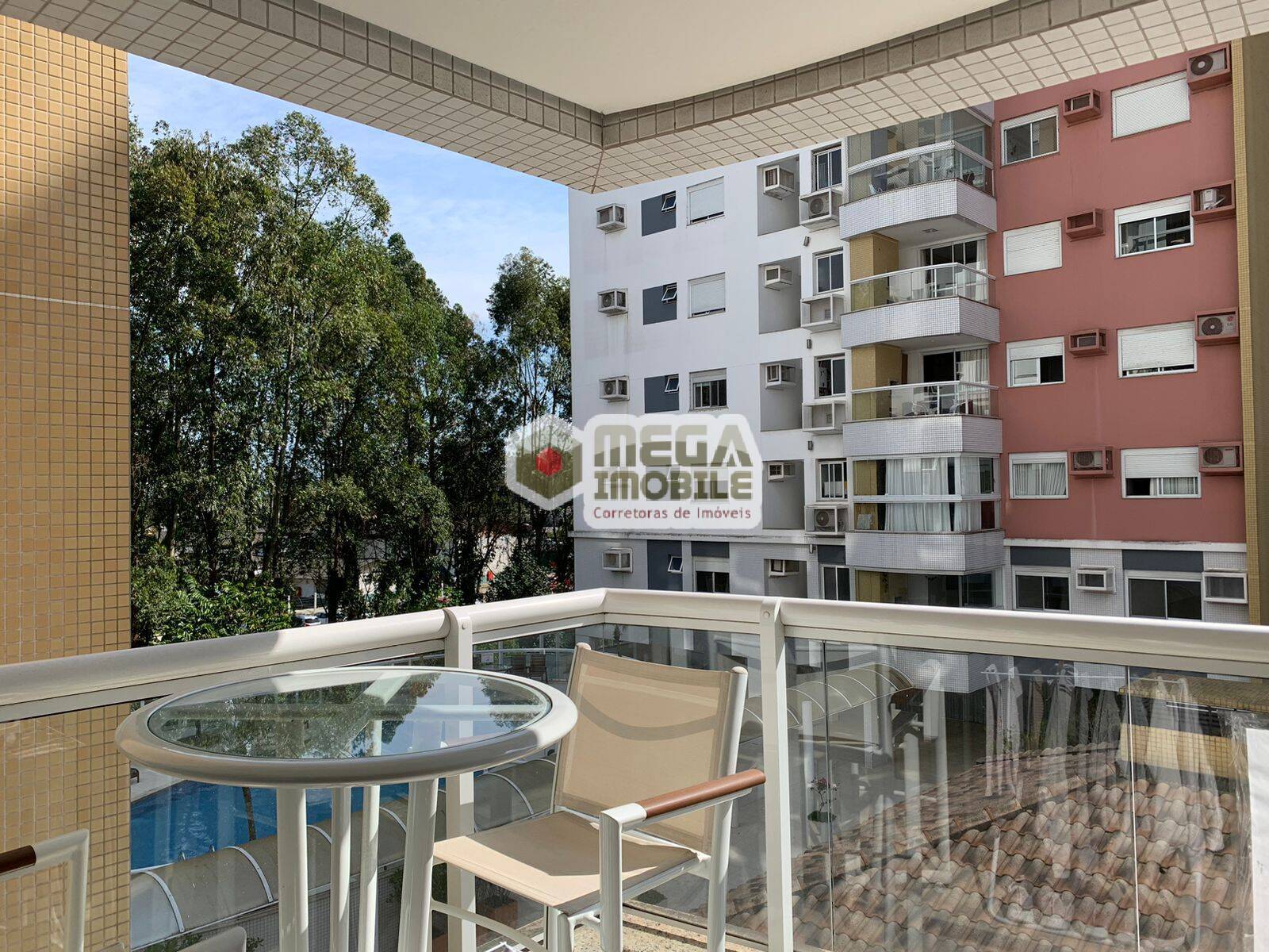 Apartamento à venda com 3 quartos, 90m² - Foto 1