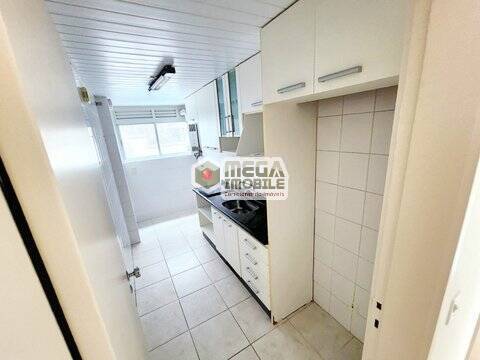 Apartamento à venda com 2 quartos, 69m² - Foto 3