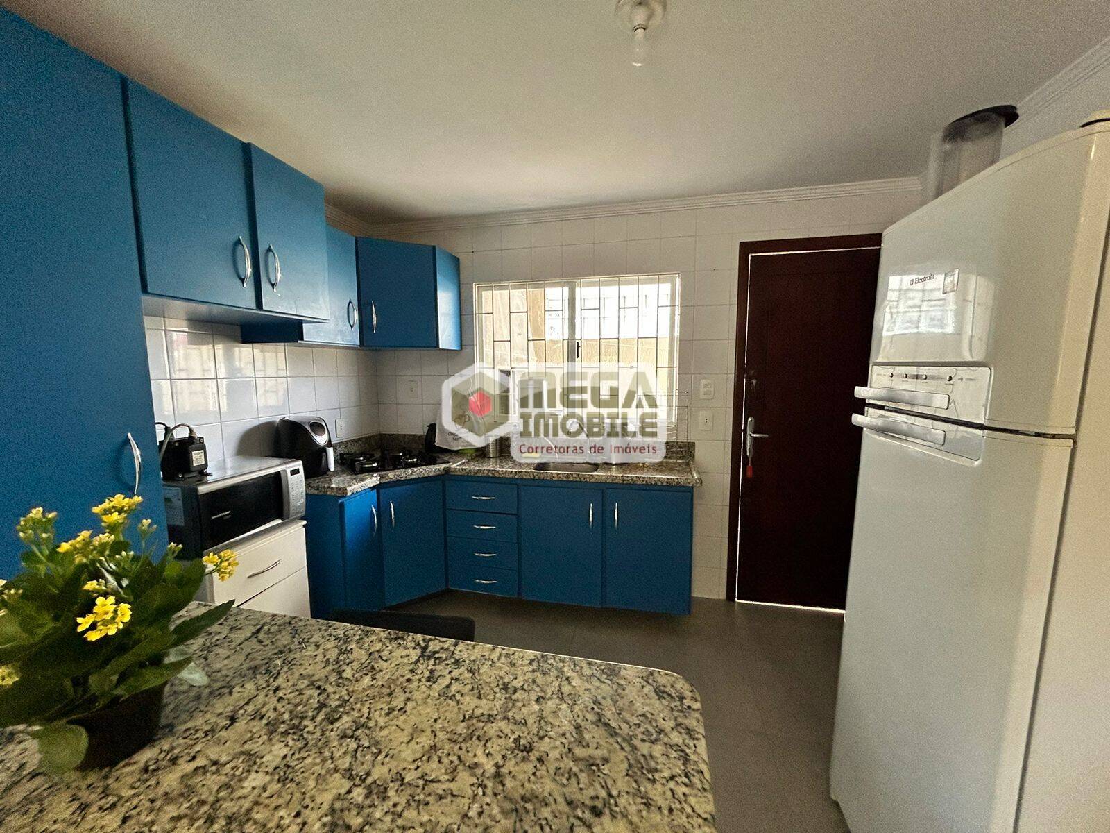 Apartamento à venda com 3 quartos, 125m² - Foto 2