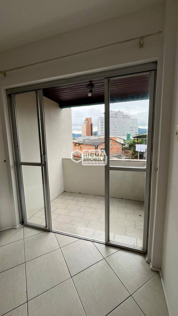 Apartamento à venda com 3 quartos, 95m² - Foto 7