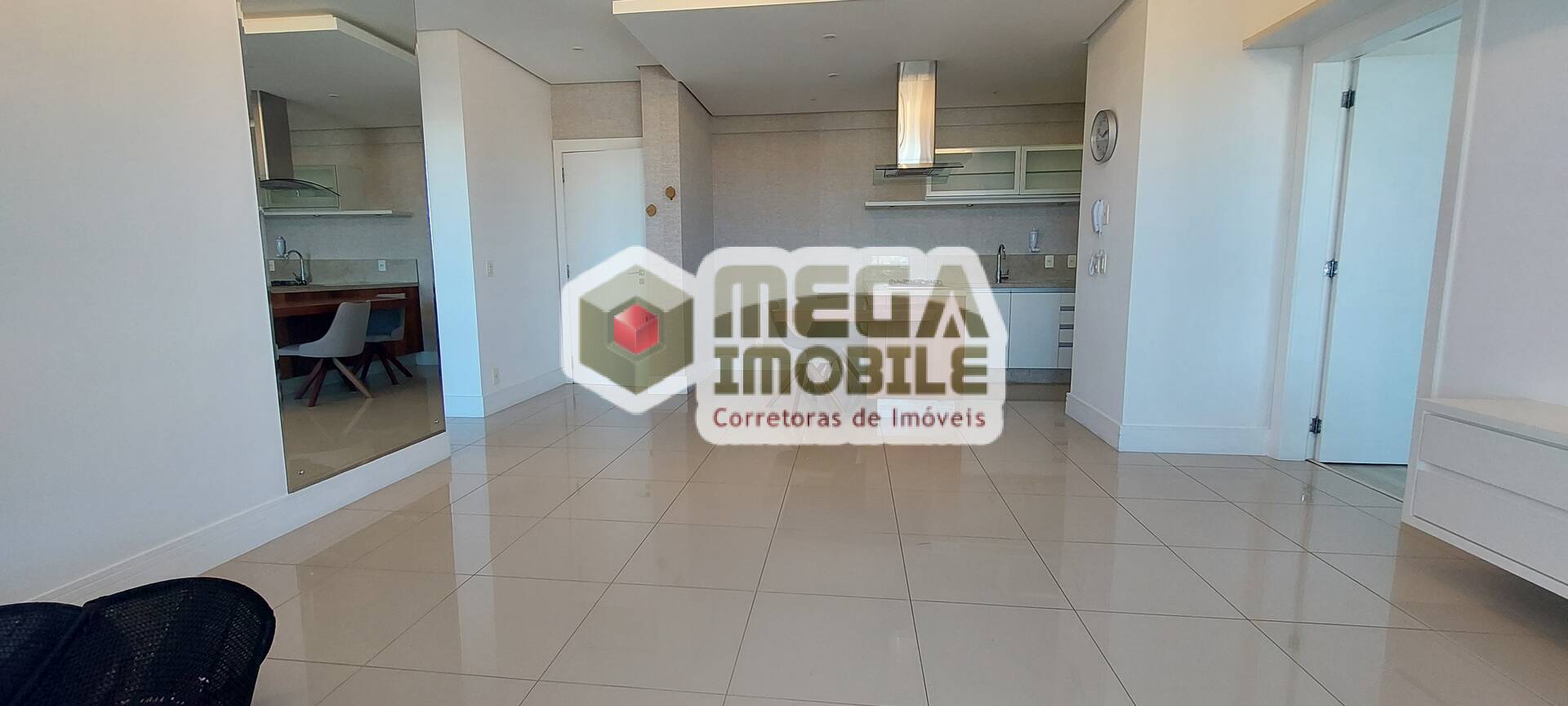 Apartamento à venda com 2 quartos, 70m² - Foto 2