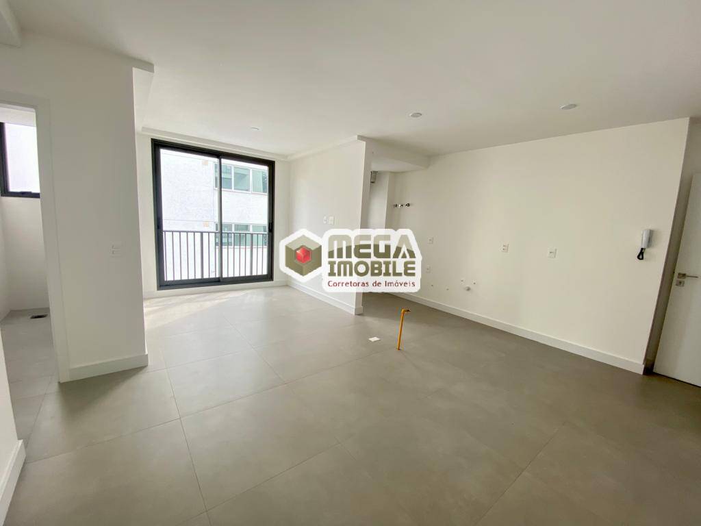 Apartamento à venda com 2 quartos, 65m² - Foto 2