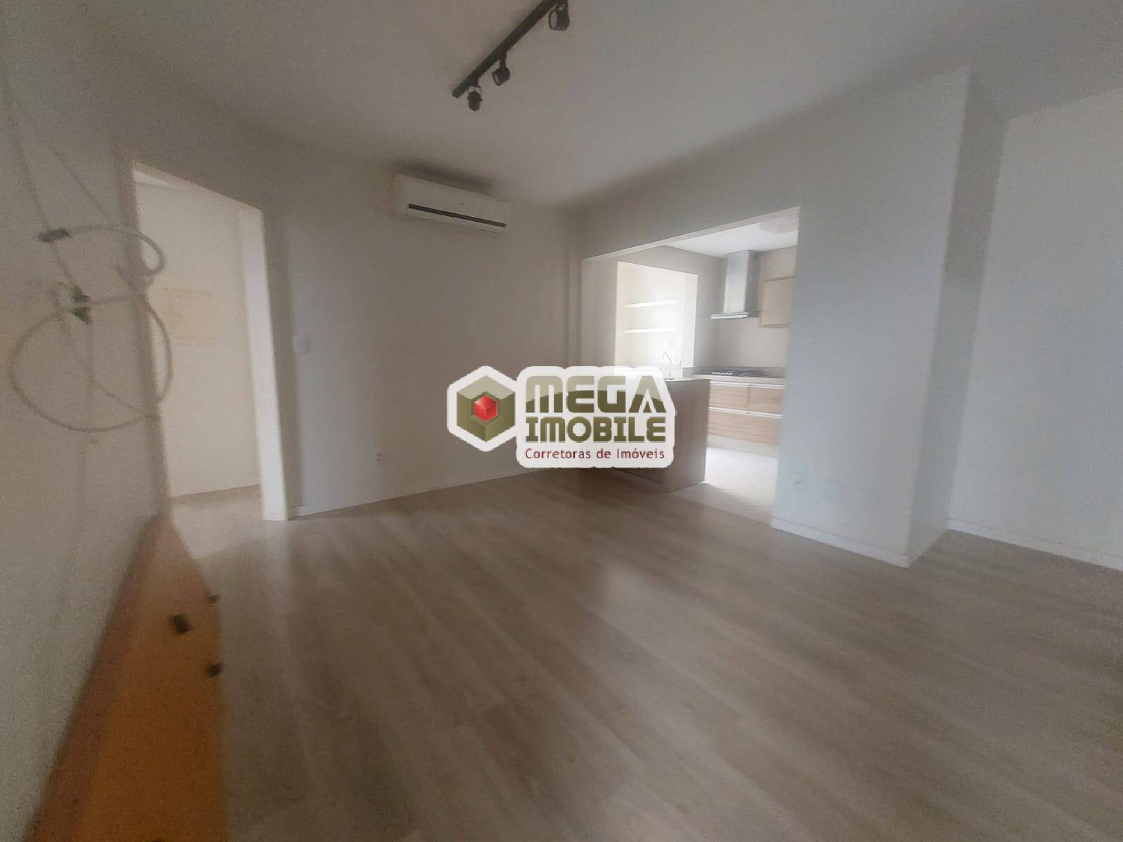 Apartamento à venda com 3 quartos, 85m² - Foto 2