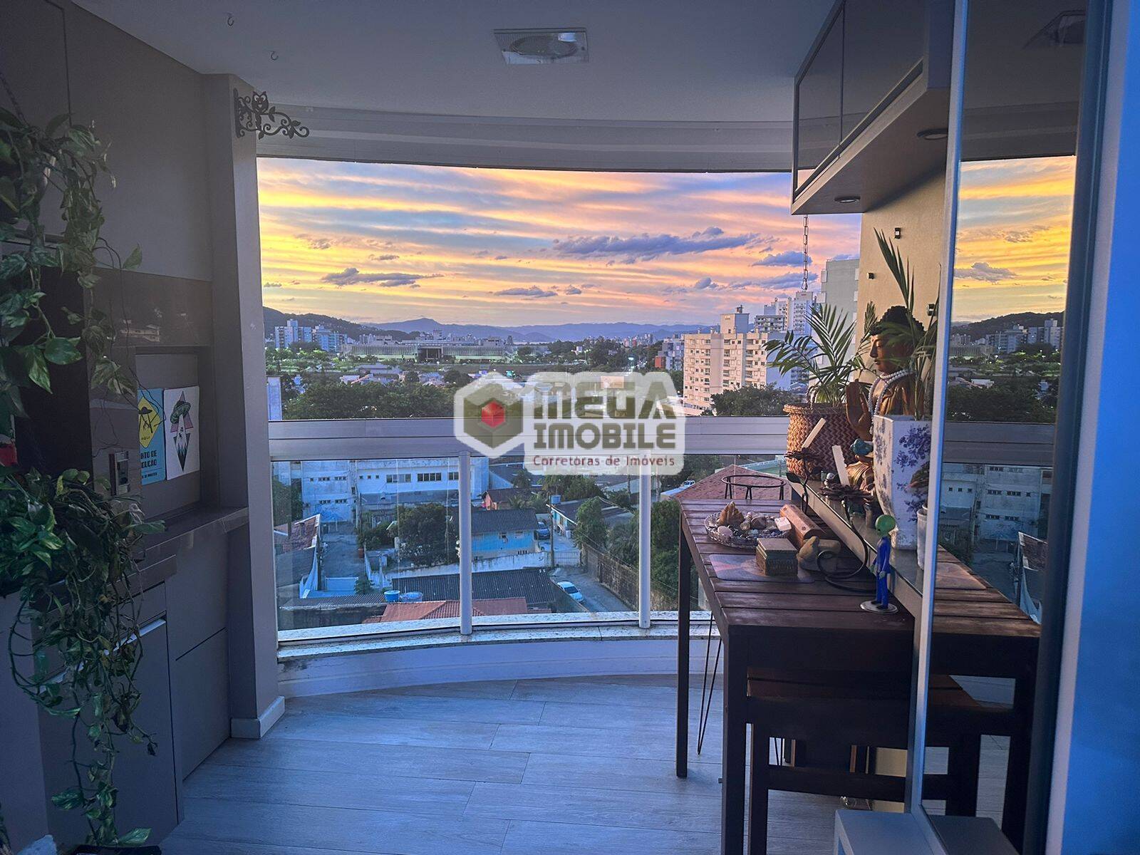 Apartamento à venda com 2 quartos, 77m² - Foto 1